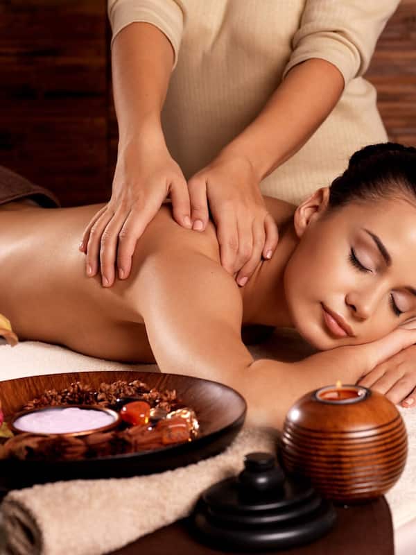 Body treatments, Thai massages, massages on the beach, body wraps