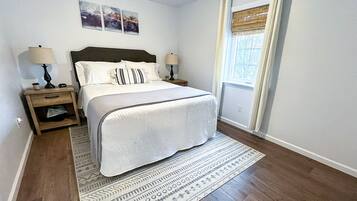 3 bedrooms, desk, iron/ironing board, travel crib