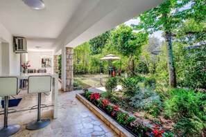 屋外ダイニングエリア