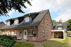 Exterior - Strandstraße 2B right, Lütt Seehuus - DHH Lütt Seehus Strandstraße 2B with approx. (Wyk auf Föhr)