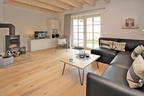 Fernseher, Kamin, DVD-Player, Stereoanlage