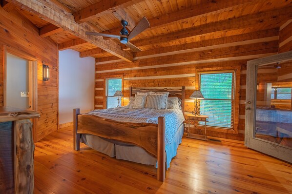 4 habitaciones, escritorio, tabla de planchar con plancha y wifi gratis 