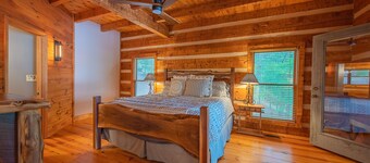 Burnt Mountain Waterfront Log Cabin, with 6person Spa 