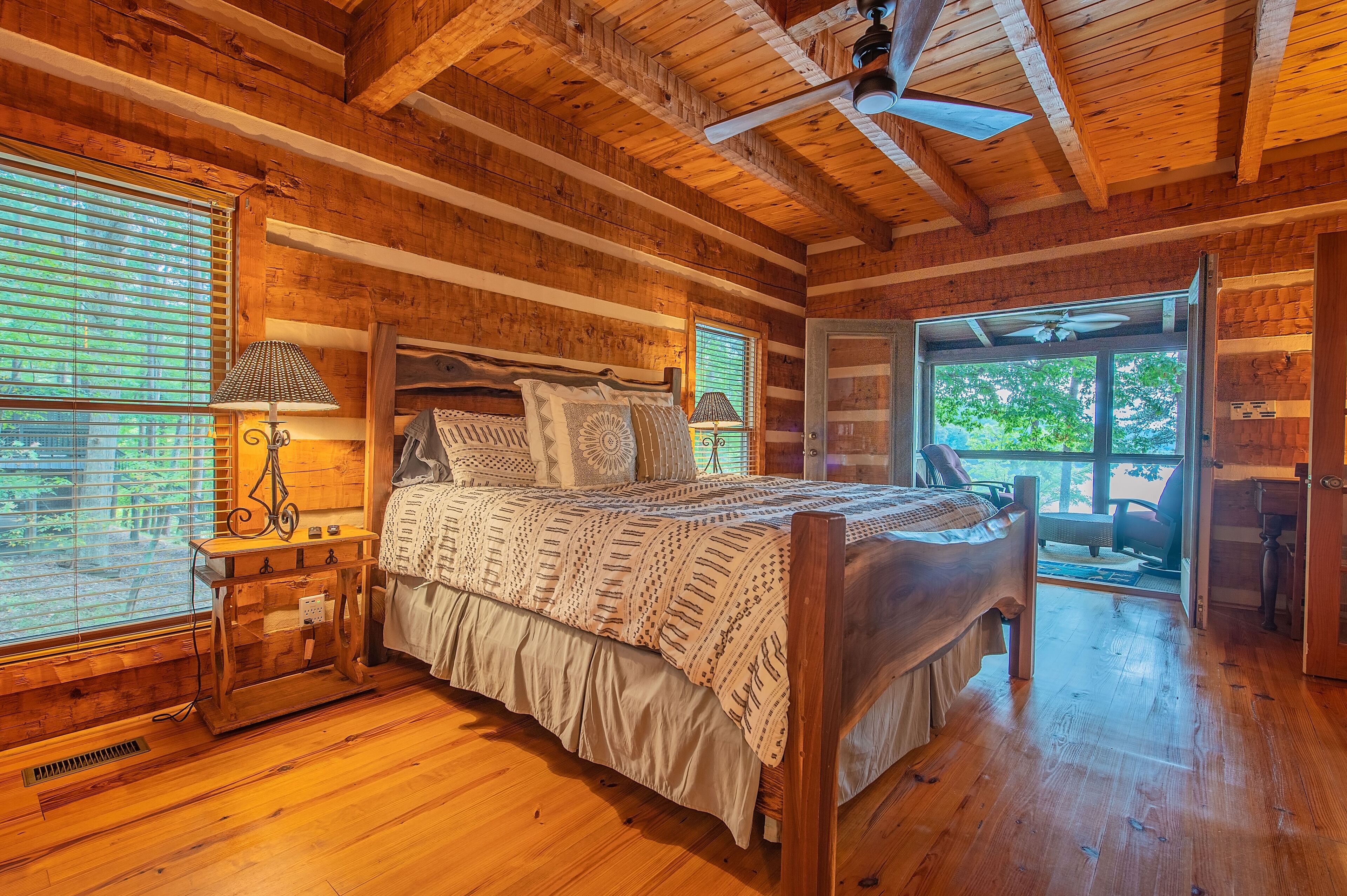 4 bedrooms, desk, iron/ironing board, free WiFi