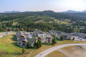 Exterior - Rustic 2 BR Mountain View - walk to lift (Big Sky)