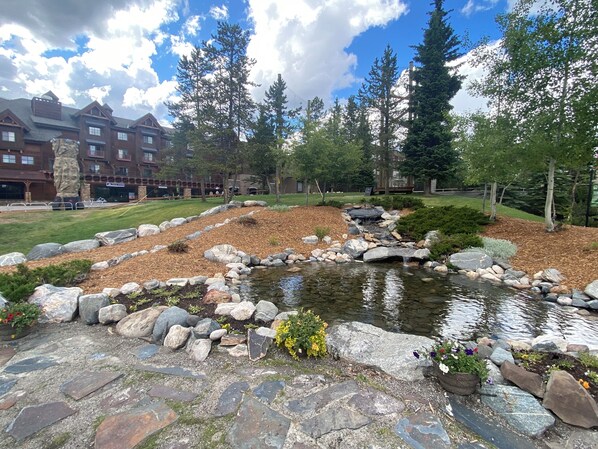 Property grounds - Rustic 2 BR Mountain View - walk to lift (Big Sky)