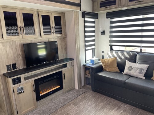 Beautiful 3 BR Travel Trailer near River