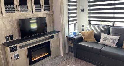 Beautiful 3 BR Travel Trailer near River