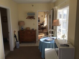 Deluxe Room,1 Queen Bed | Living area | 40-inch flat-screen TV with cable channels, TV