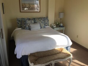 Blue Suite 101, 1 Queen Bed | 熨斗/熨衣板、免费 WiFi、床单