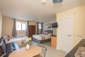 WiFi, bed sheets - NEWLY REFURBISHED Studio, 20mins to London Bridge (Orpington)