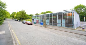 Third-party on-site parking - NEWLY REFURBISHED Studio, 20mins to London Bridge (Orpington)