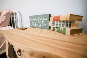 Interior - NEW - Adorable Cottage w/ Full Kitchen/ Free Tandem Bike (Jefferson)