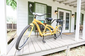 Property grounds - NEW - Adorable Cottage w/ Full Kitchen/ Free Tandem Bike (Jefferson)