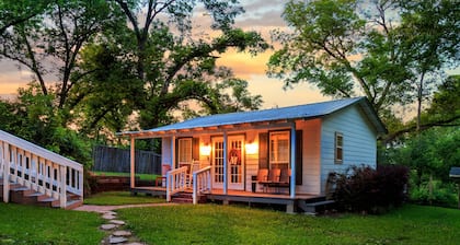 NEW - Adorable Cottage w/ Full Kitchen/ Free Tandem Bike