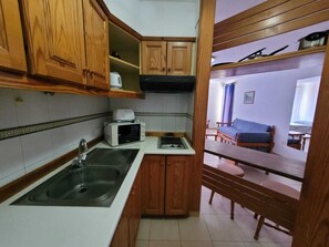 Fridge, microwave, stovetop, toaster - 1 Bed Apartment - Sleeps 2 - Pool - Parking (Arona)