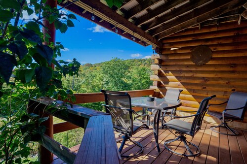 Mountain Views•Summer Sunsets•Private Hiking Tail•Gameroom•Minimalist