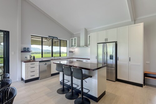 Holiday Home with spectacular farmland and mountain views w/plunge pool