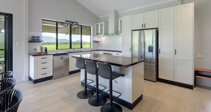 Holiday Home with spectacular farmland and mountain views w/plunge pool