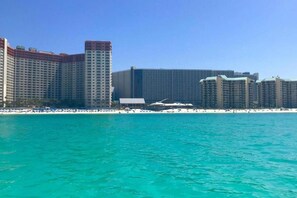 Beach nearby, sun-loungers - 18+ Ok -but 21 +only March 28-April 12..Sleep 9 Steps to Beach (Panama City Beach)
