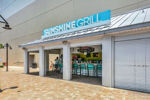 Bar (on property) - 18+ Ok -but 21 +only March 28-April 12..Sleep 9 Steps to Beach (Panama City Beach)