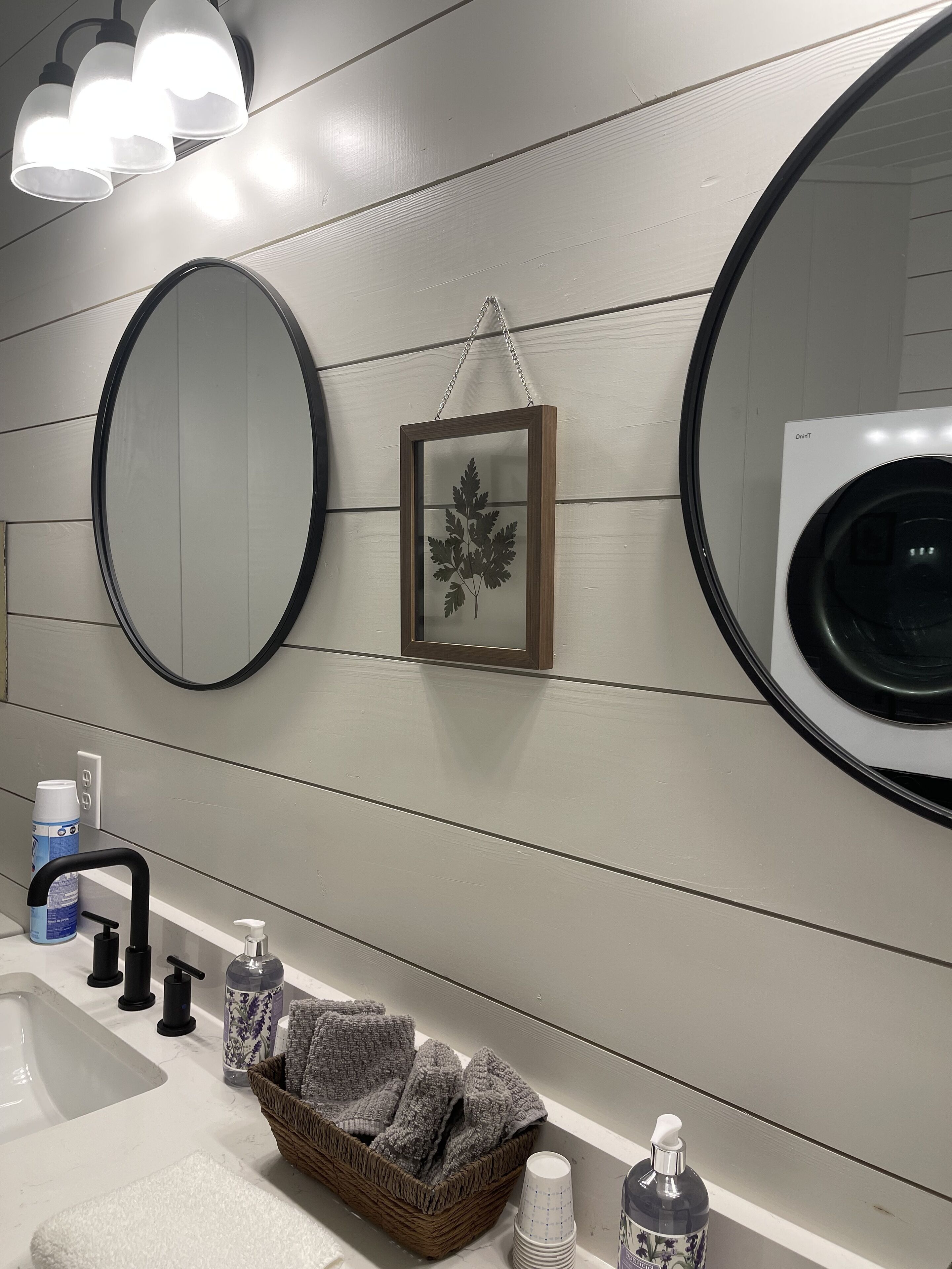 Combined shower/bathtub, hair dryer, towels, soap