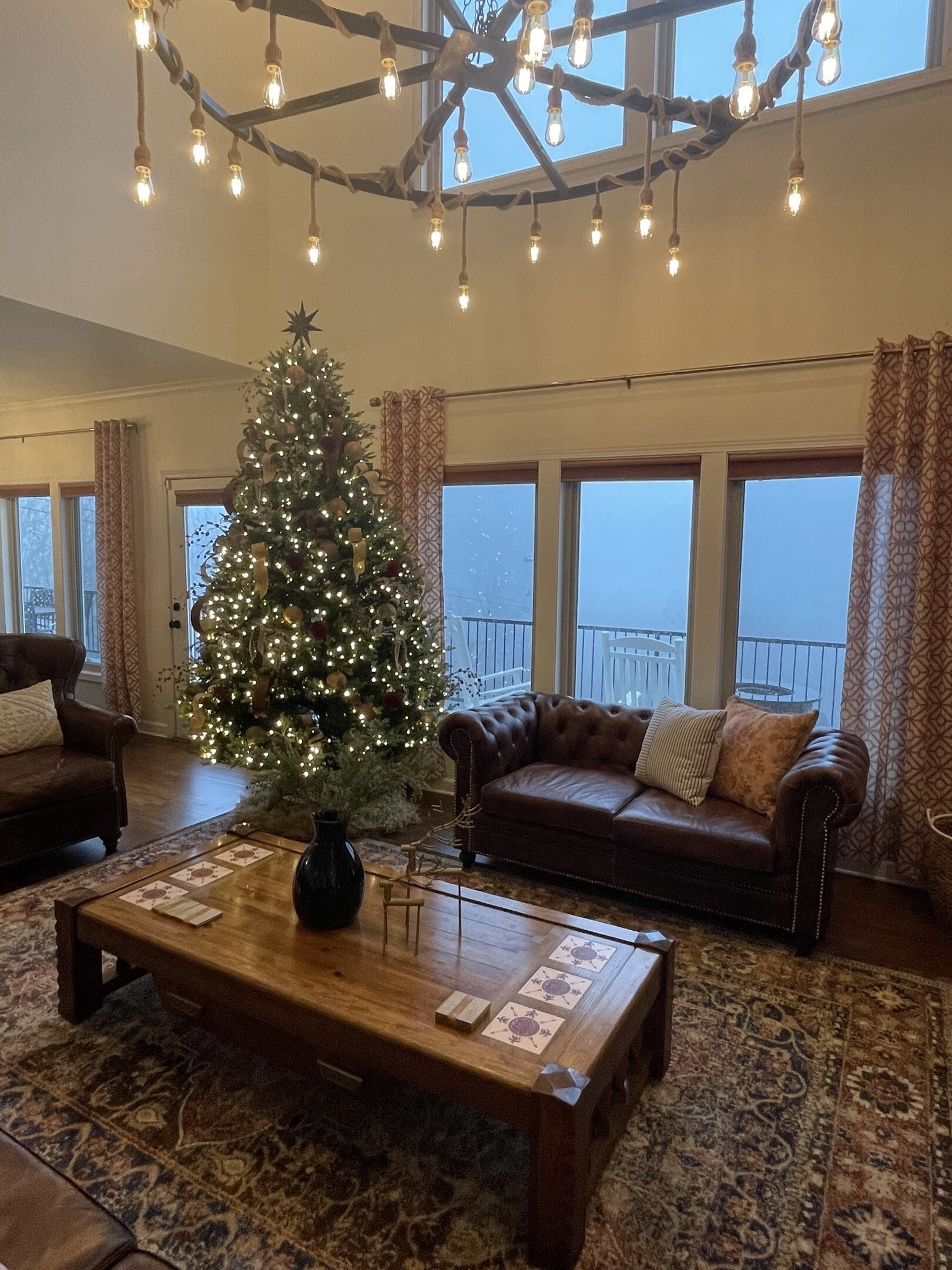 Smart TV, fireplace, table football, ping pong