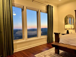 5 camere, una scrivania, ferro/asse da stiro, culla da viaggio