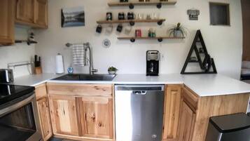 冰箱、微波炉、烤箱、炉灶