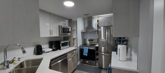 Cozy 2-bedroom bsmt suite w/private entrance