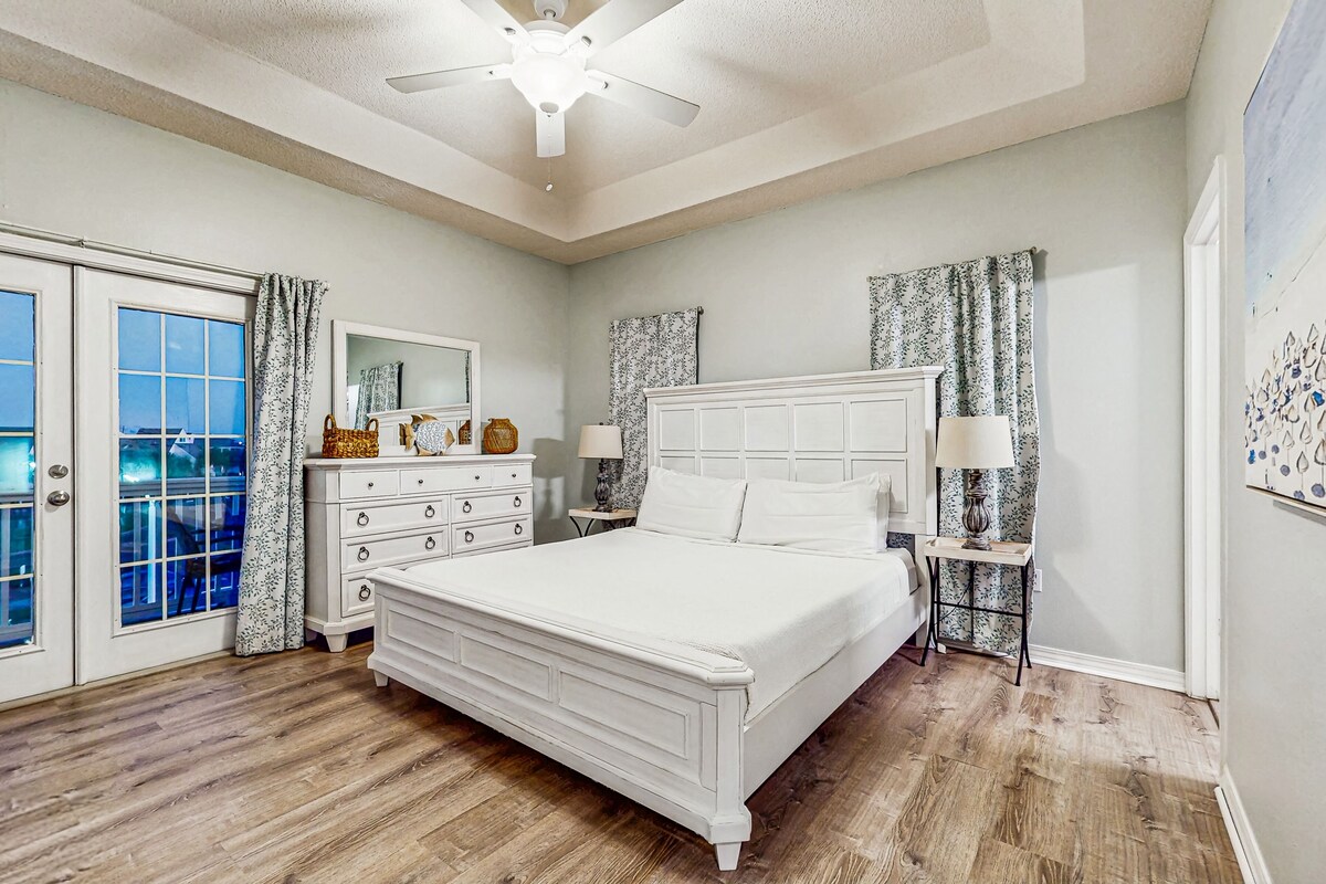 Photo 14 of Dog-friendly condo with a pool, hot tub & tennis courts - walk to the beach