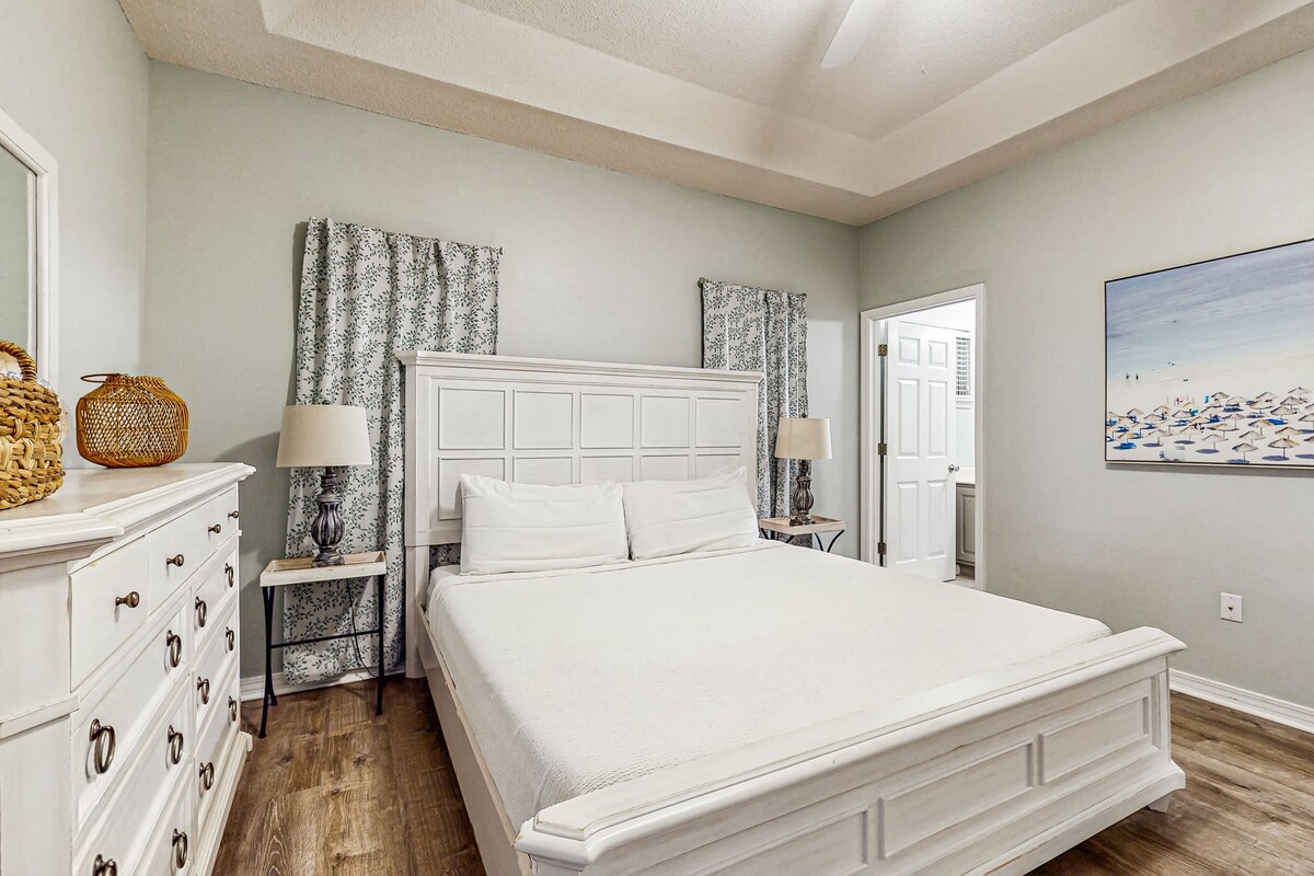 Photo 15 of Dog-friendly condo with a pool, hot tub & tennis courts - walk to the beach