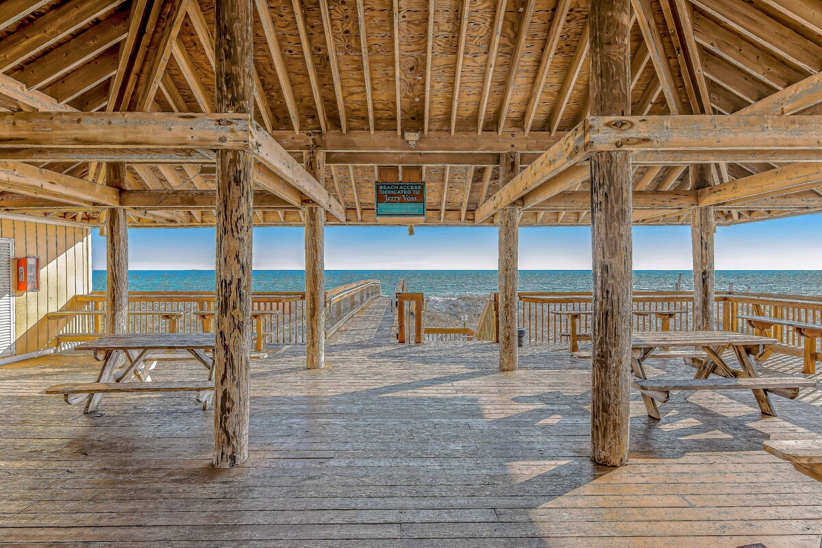 Photo 4 of Dog-friendly condo with a pool, hot tub & tennis courts - walk to the beach