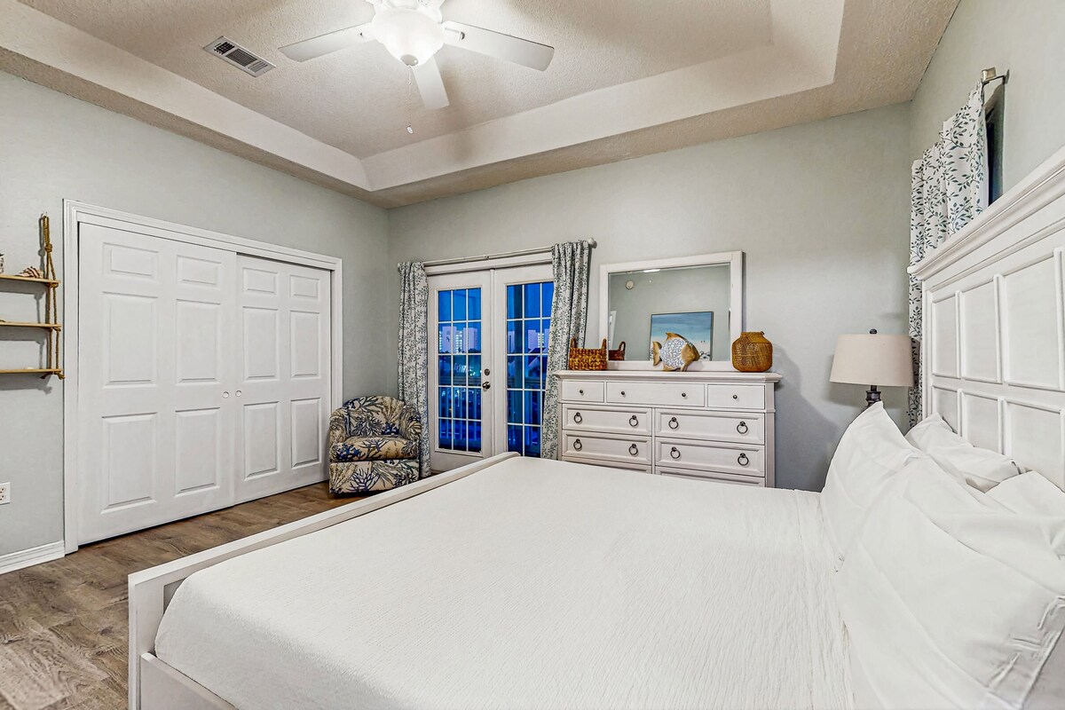 Photo 17 of Dog-friendly condo with a pool, hot tub & tennis courts - walk to the beach