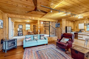 Televisión y chimenea 