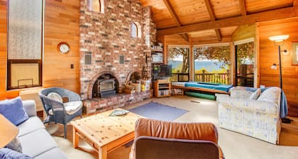 Waterfront home on Saratoga Passage with amazing view, sauna, & deck - 1 dog OK