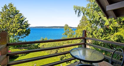 Waterfront home on Saratoga Passage with amazing view, sauna, & deck - 1 dog OK