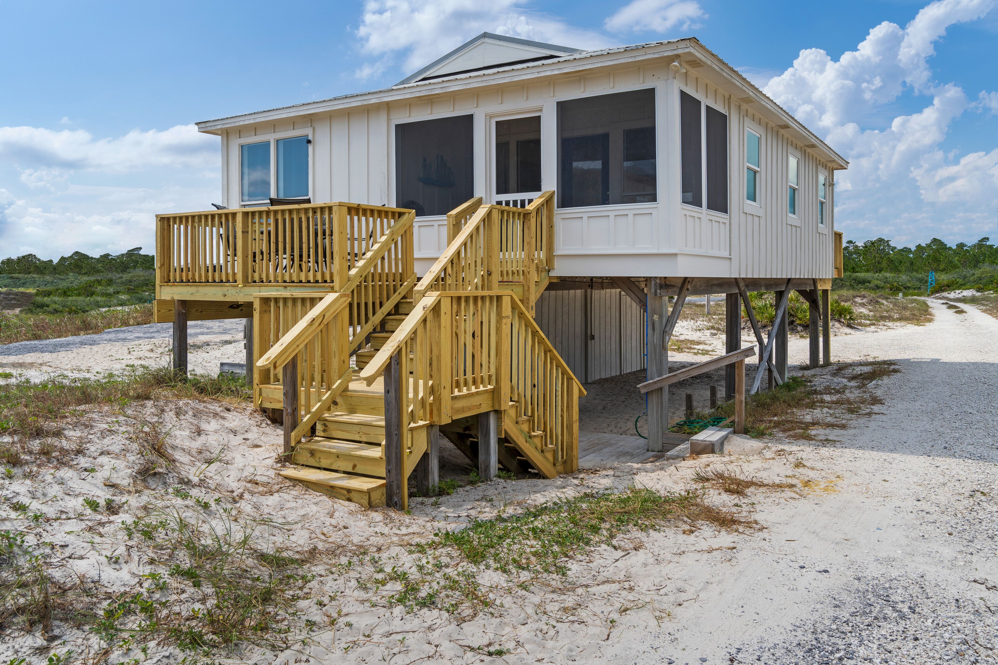Private Gulf-view bungalow with balcony, W/D, AC - short walk to the beach