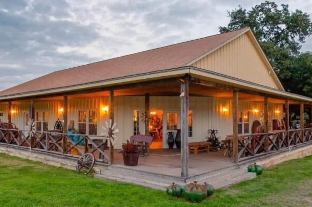 Round Top Hotel