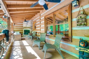 Property grounds - Upscale cabin with secluded setting - fireplaces, central AC & huge front porch (Cherry Log)