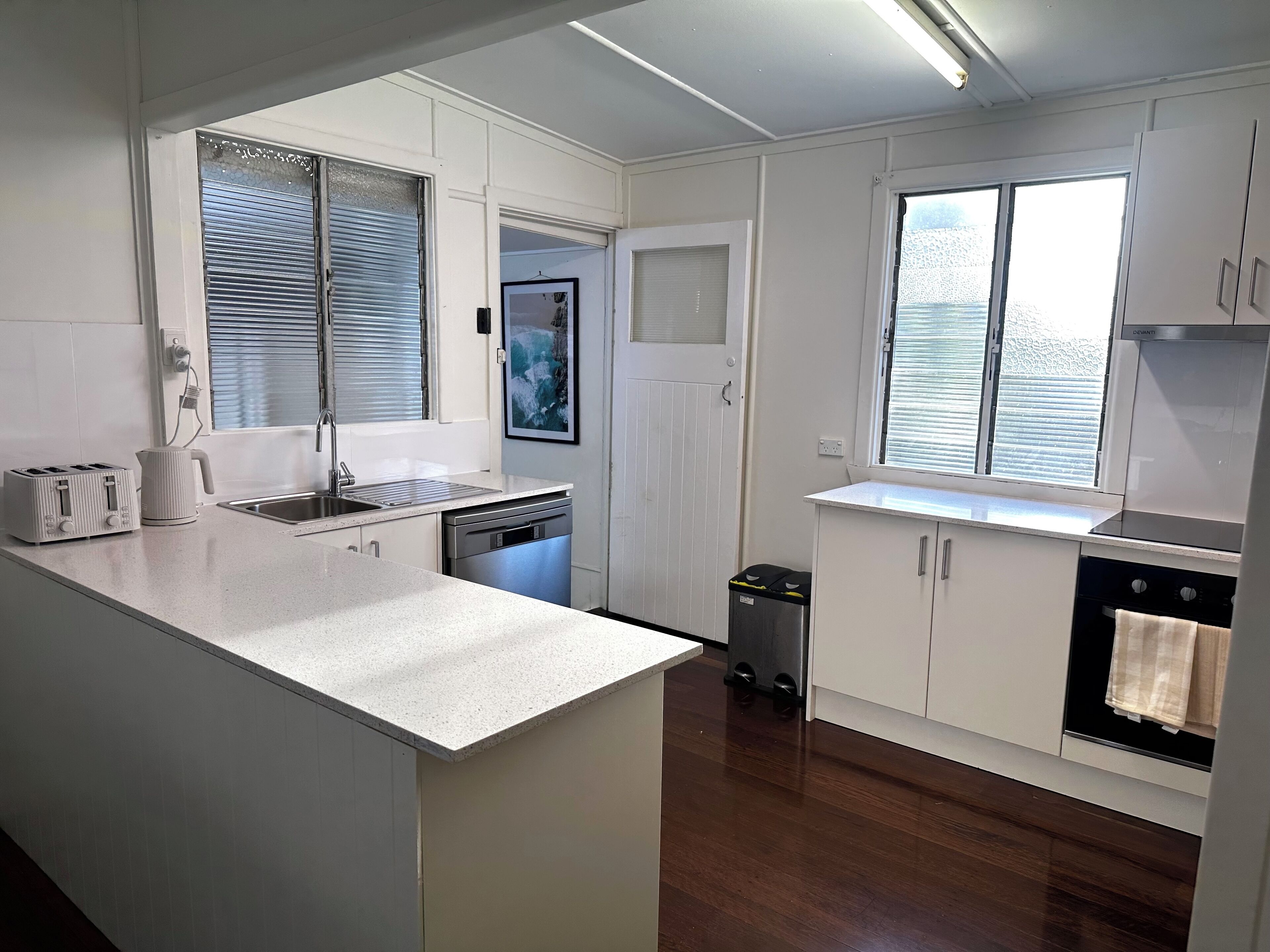 Coffee/tea maker, fridge, microwave, oven