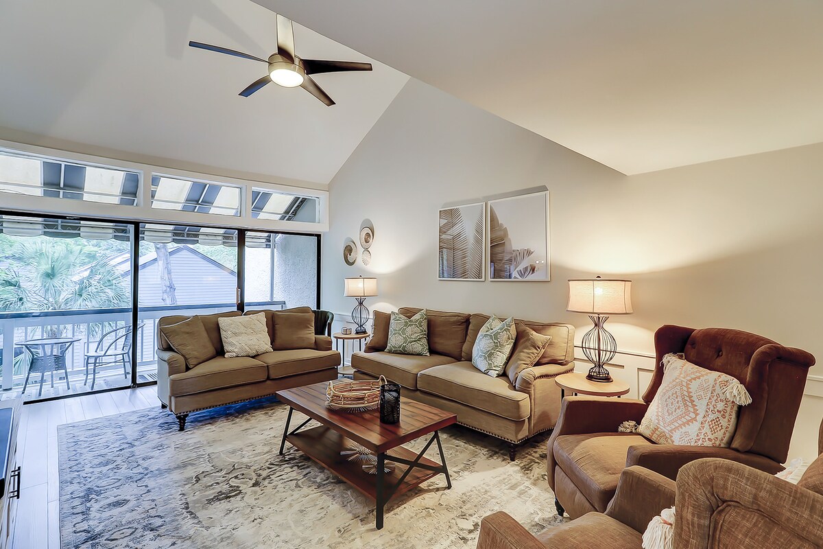 Updated third-floor condo near beach with three pools, WiFi, AC, & W/D