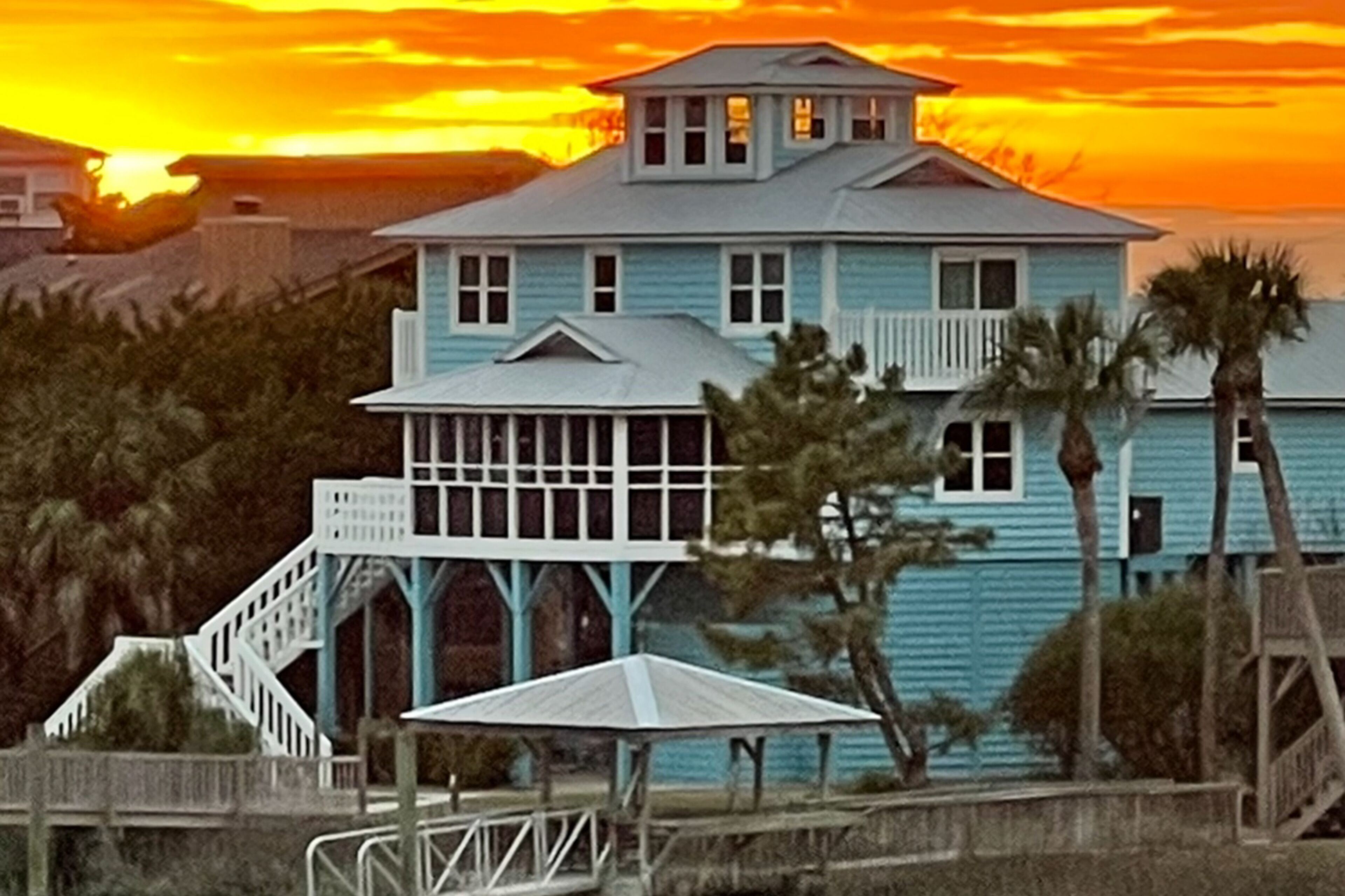 Bayfront home with incredible water views, dock, playhouse & W/D - walk to beach