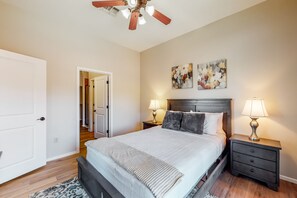 2 bedrooms, iron/ironing board, internet, bed sheets