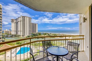 Outdoor dining - Ocean view condo in oceanfront resort with balcony, pool, hot tub & beach access (Myrtle Beach)