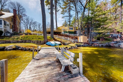 Picturesque studio in bay-front locale just steps to water w/WiFi & kitchenette