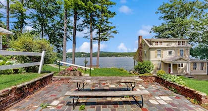 Attractive & convenient studio steps to water w/WiFi, water views, & kitchenette