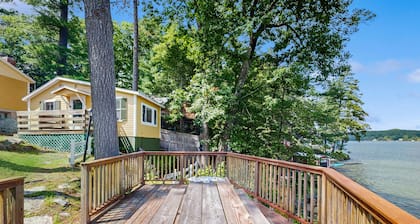 Attractive & convenient studio steps to water w/WiFi, water views, & kitchenette