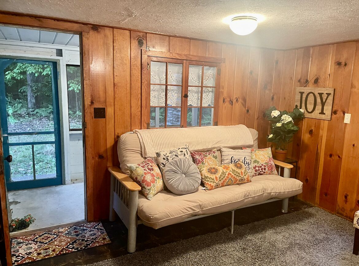 The “Good Life” Cabin - Close to Mackinac Island!