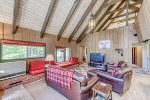 TV, fireplace, DVD player, ping pong